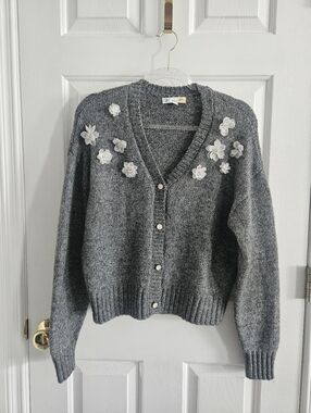 NWOT C&C California 3D Floral Gray Knit Cardigan